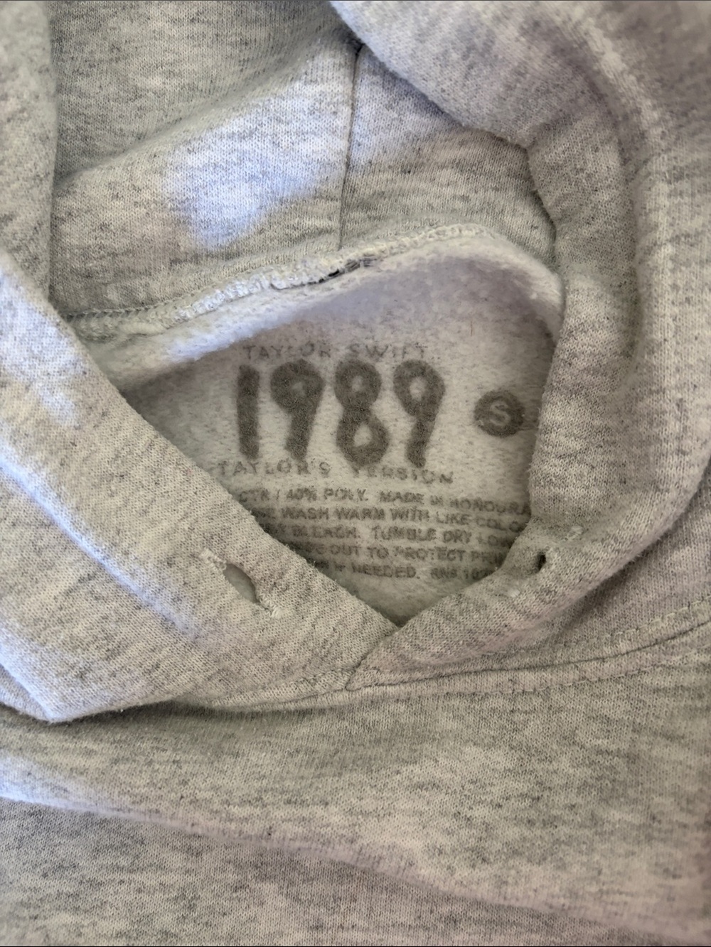 Authentic 1989 Taylor’s version hoodie. - Picture 3 of 4